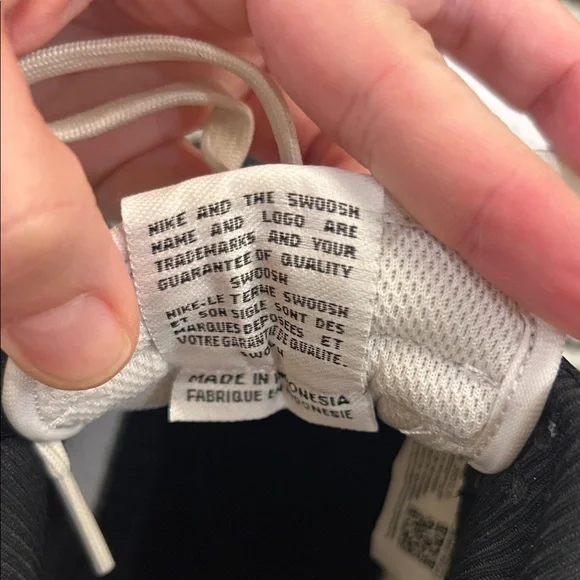 Nike Dunk Black and White Athletic Shoes Women’s Size 9 worn once - Picture 7 of 8